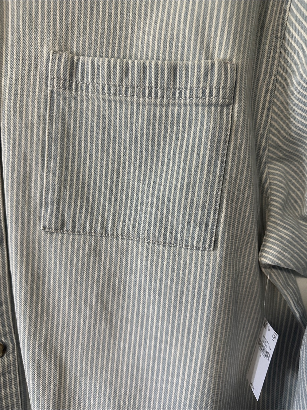 Old Navy Light Blue Stripe Button-Up Shirt - Picture 2 of 8